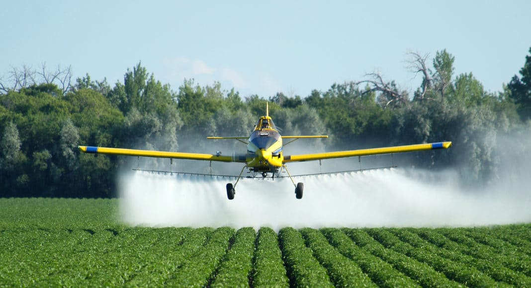 Aerial Application of Isocycloseram: Crop Permissions, Runoff Rules, and Compliance Responsibility